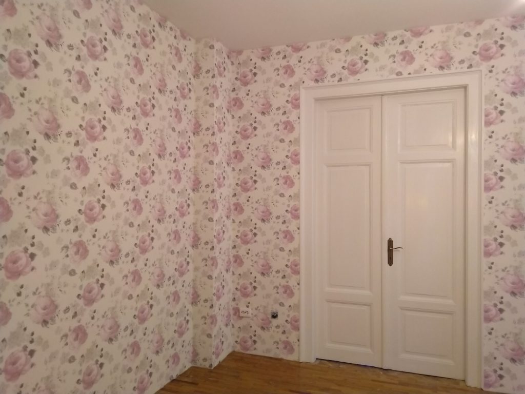 lucrari-montaj-tapet-timisoara-floral